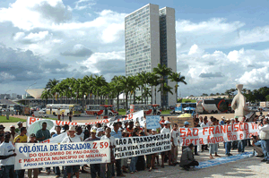 Protesto contra transposição do Rio São Francisco: exemplo de conflito ambiental no Brasil