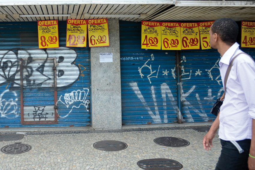 Supermercado fechado em 30 de outubro, quando é comemorado o dia do comerciário Tomaz Silva/ABr