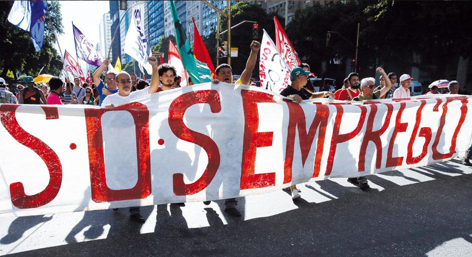 Sindicatos conseguem suspender debate sobre trabalho nos fins de