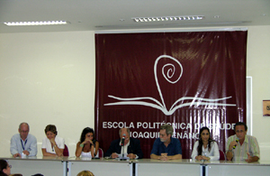 Joel Majerowicz (Biomanguinhos), Yara Barreira (Inserm), Isabel Brasil (EPSJV), Reinaldo Guimarães (Fiocruz), Sergio Munck (EPSJV), Etelcia Moraes (EPSJV) e Silvio Valle (EPSJV) integraram a mesa do evento 