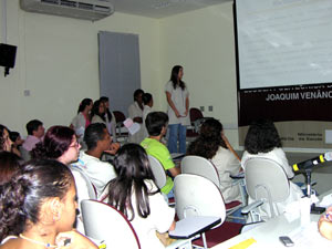 Estudantes apresentaram trabalhos de pesquisa sobre a gestão da água, o gerenciamento de resíduos hospitalares, a segurança e saúde do trabalhador em manutenção de máquinas e equipamentos dos estabelecimentos de saúde e filosofias religiosas na administração hospitalar