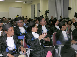 Estudantes apresentaram trabalhos de pesquisa sobre a gestão da água, o gerenciamento de resíduos hospitalares, a segurança e saúde do trabalhador em manutenção de máquinas e equipamentos dos estabelecimentos de saúde e filosofias religiosas na administração hospitalar