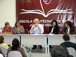 Ena Galvão (SGTES/ MS), Alcira Castillo (ESP/ Costa Rica), Paulo Buss (Fiocruz), Silvina Malvárez (Opas-WDC) e André Malhão (EPSJV/ Fiocruz) em solenidade de transferência oficial da Rets