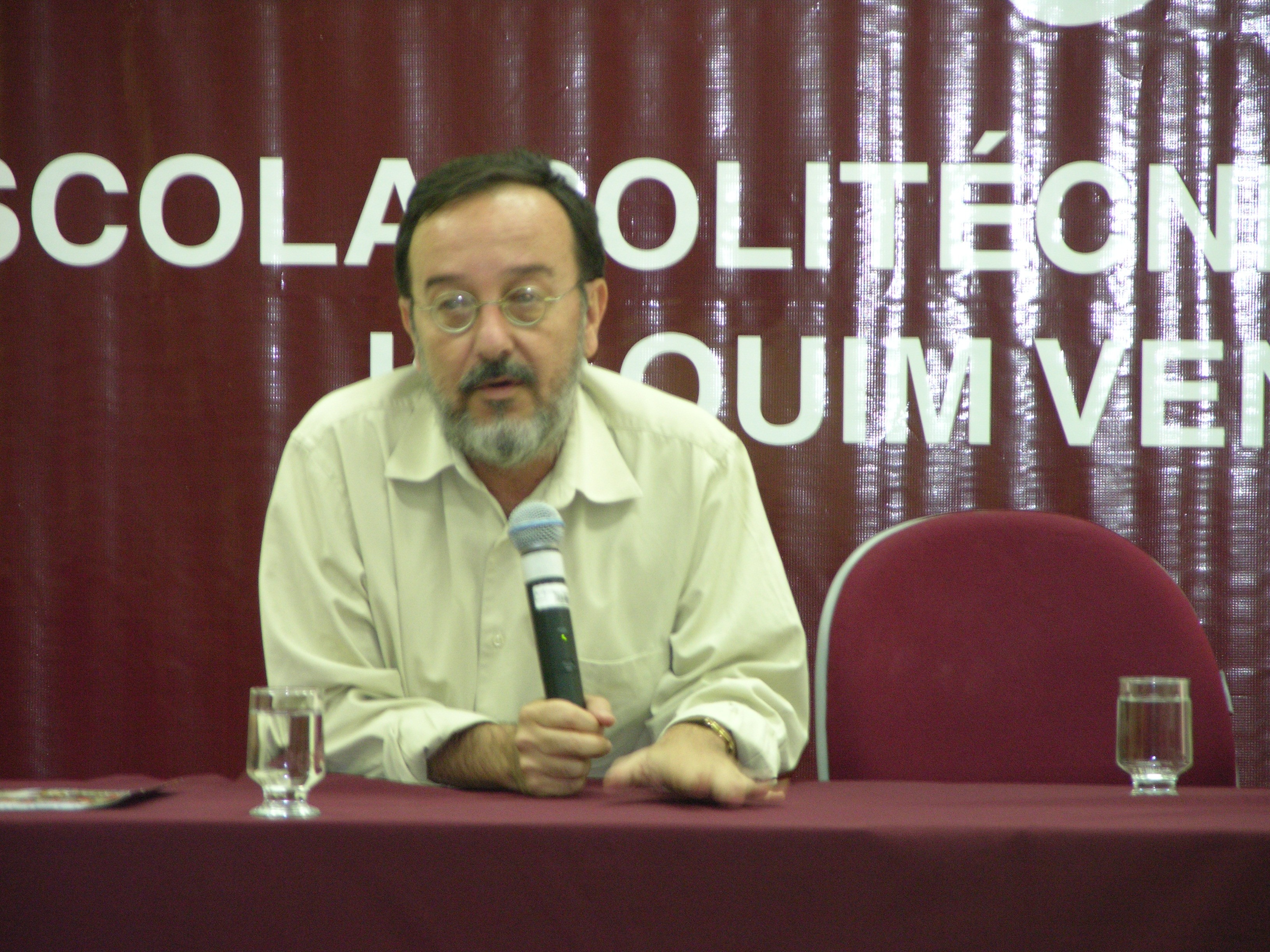 Gastão Wagner defendeu a importância da militância política a favor da saúde e da educação, visando reconstruir conceitos e reformular as políticas públicas destas áreas.